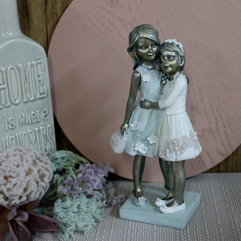 Girls hugging 27cm